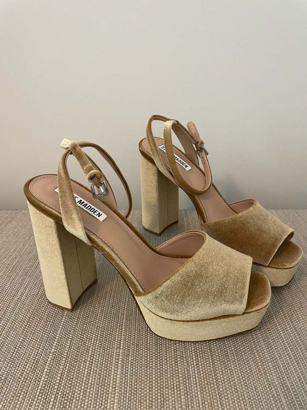 Steve Madden Lourdes Velvet Platform Sandal Heel